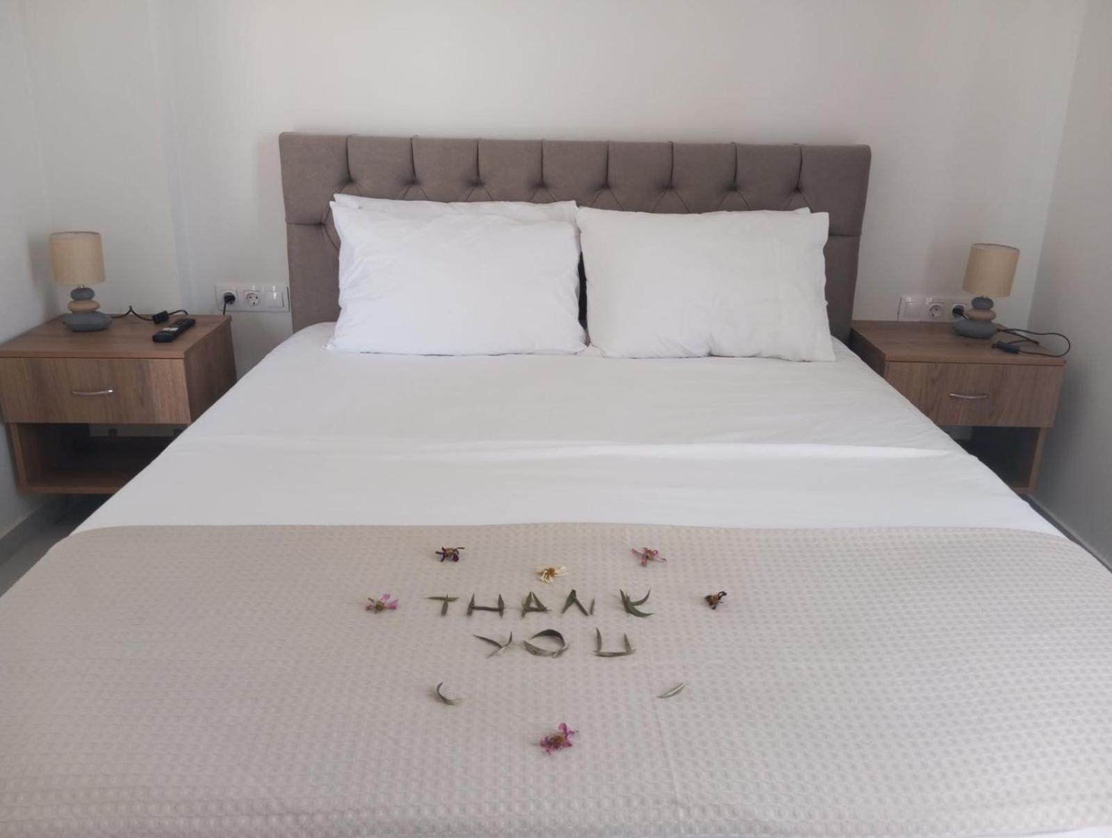Three Charites Resort 지아로바 외부 사진