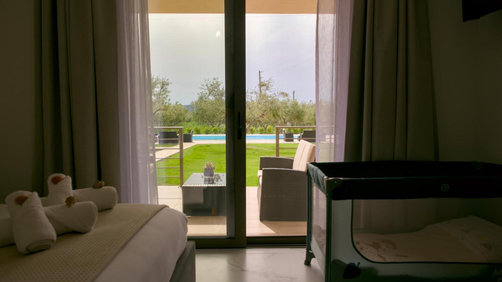 Three Charites Resort 지아로바 외부 사진