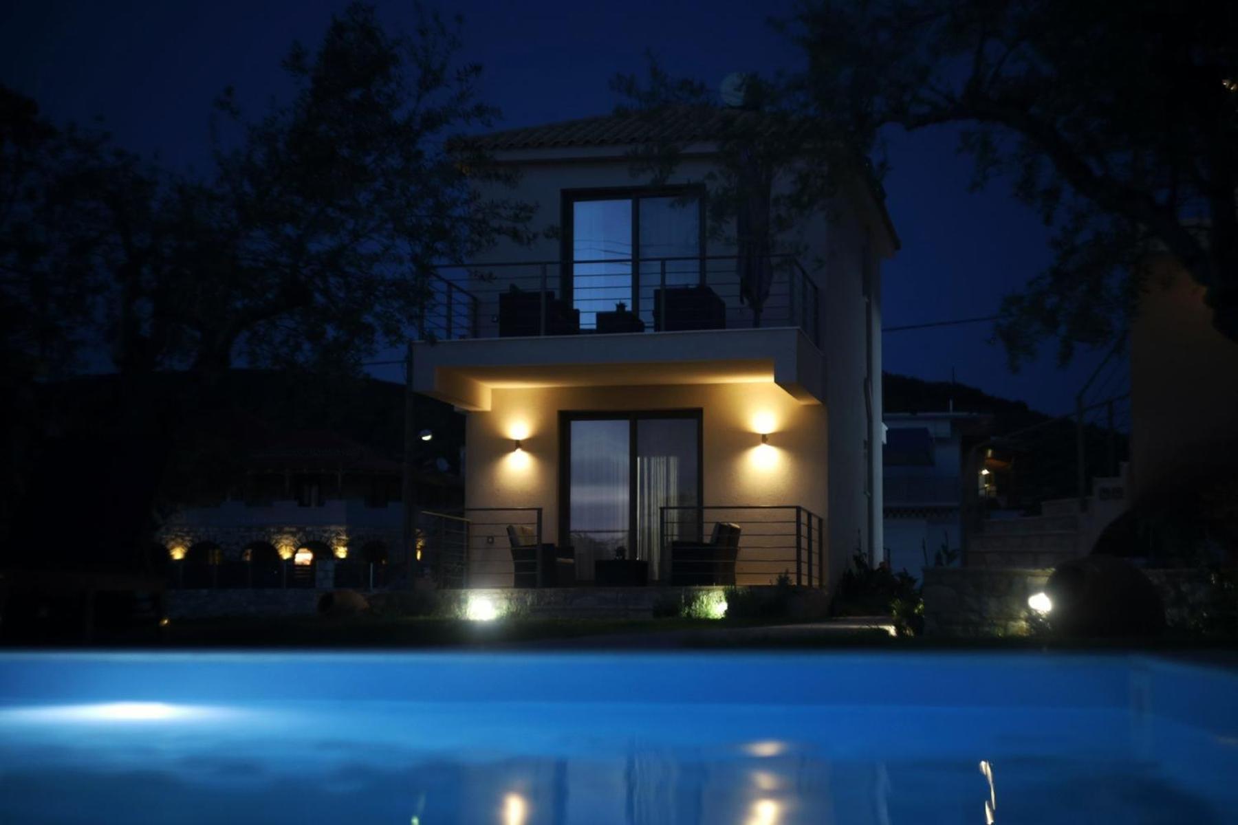 Three Charites Resort 지아로바 외부 사진