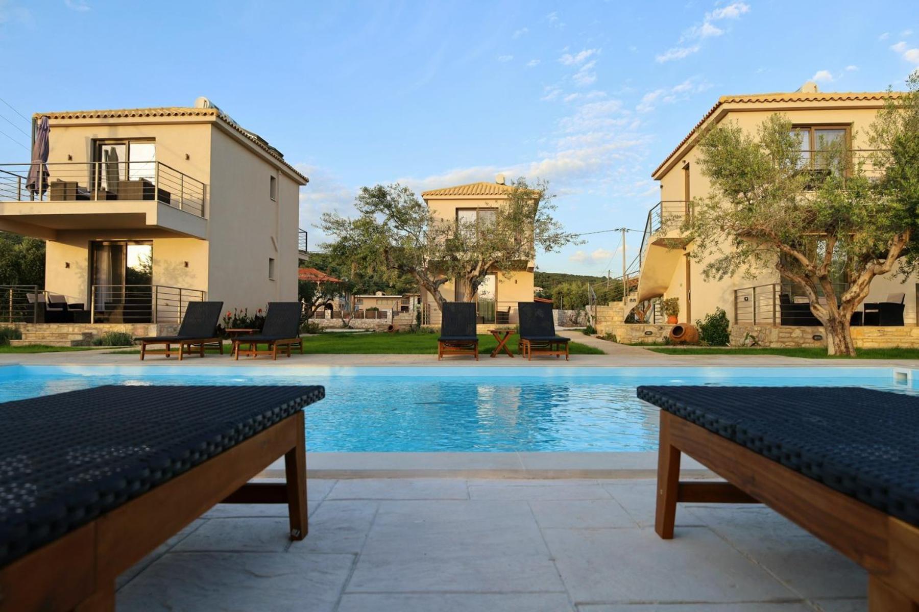Three Charites Resort 지아로바 외부 사진
